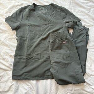 FIGS Olive Scrub Set